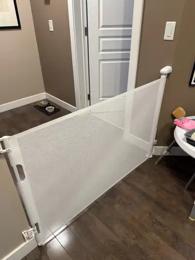 Retractable Baby Gate 33"x71", View more