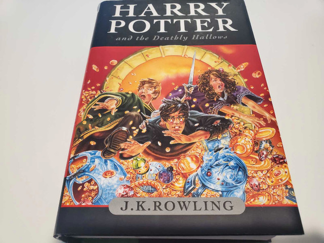 Harry Potter and the Deathly Hallows dans Livres jeunesse et ados  à Ouest de l’Île