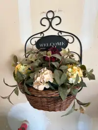 "WELCOME" Planter (artificial flowers)