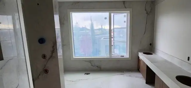 TILE SETTER537087605715783681