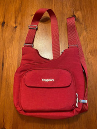 Baggallini Criss Cross - sac à bandoulière rouge