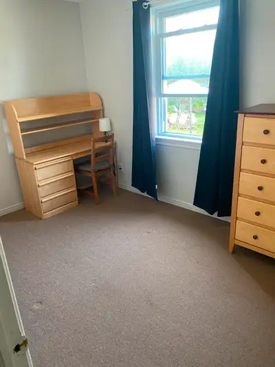 Private Room For Rent  Stoney Creek on quiet street short walk