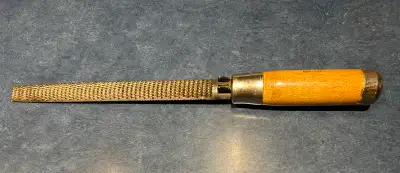 Râpe à Manche en bois. 12.5 po, View more