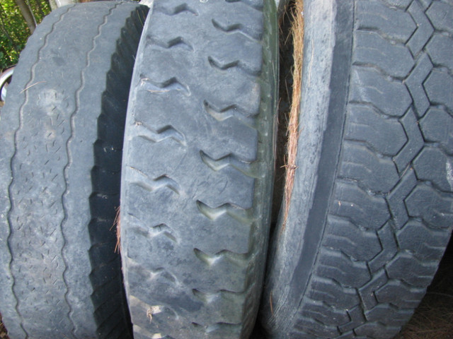 heavy trailer/wagon tires 10;00 x 20 in Heavy Equipment Parts & Accessories in Stratford