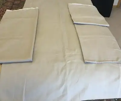 Double Bedding- Flat Sheet and 2 Pillow Cases Basically New, View more