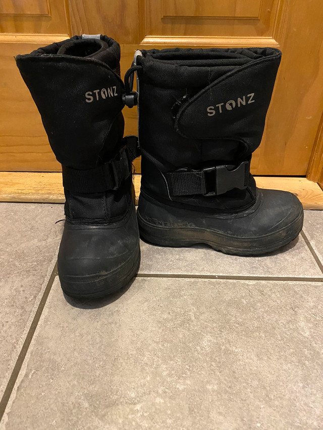 Stonz winter boots in Kids & Youth in Muskoka