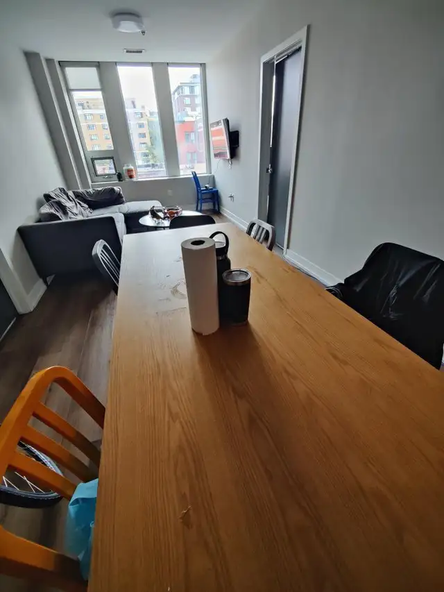 1 bedroom in a 3-bedroom apartment 63436971798275122