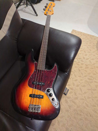 Squier by Fender Classic Vibe 60s Jazz Bass Fretless 