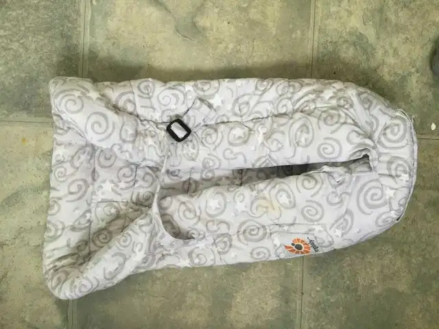 Ergobaby Bundle of Joy baby carrier in Strollers, Carriers & Car Seats in Oakville / Halton Region - Image 5