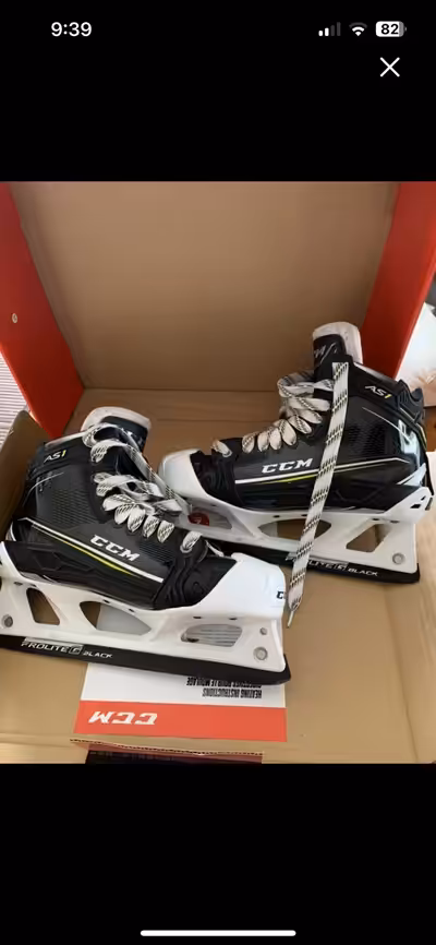 Excellent condition, size 8 D senior elite goalie skates. Shoe size 9.5. Bought from Hockey Monkey....