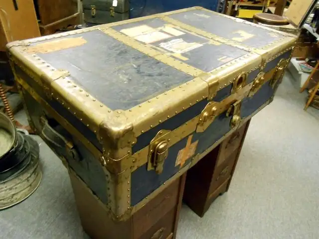 Malle de Voyage - Table de Salon Vintage in Arts & Collectibles in Sherbrooke - Image 4