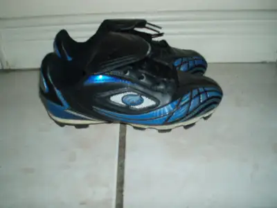 Size Jr 9, Jr10, Jr 12  Football Soccer Cleats / Shin Guards -, View more