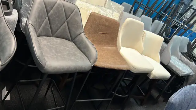 lots of bar stools in Chairs & Recliners in Markham / York Region - Image 8