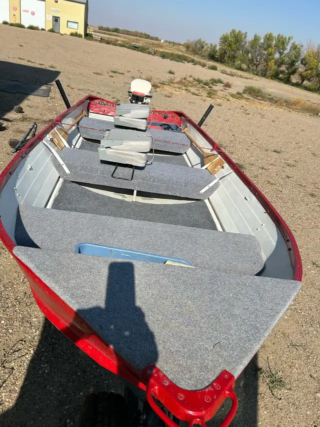 14’ Aluminum Boat, Motor, Trailer in Powerboats & Motorboats in Swift Current - Image 4