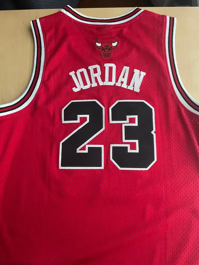 Michael Jordan Jersey NBA Kids Enfants Large in Kids & Youth in Laval / North Shore - Image 2