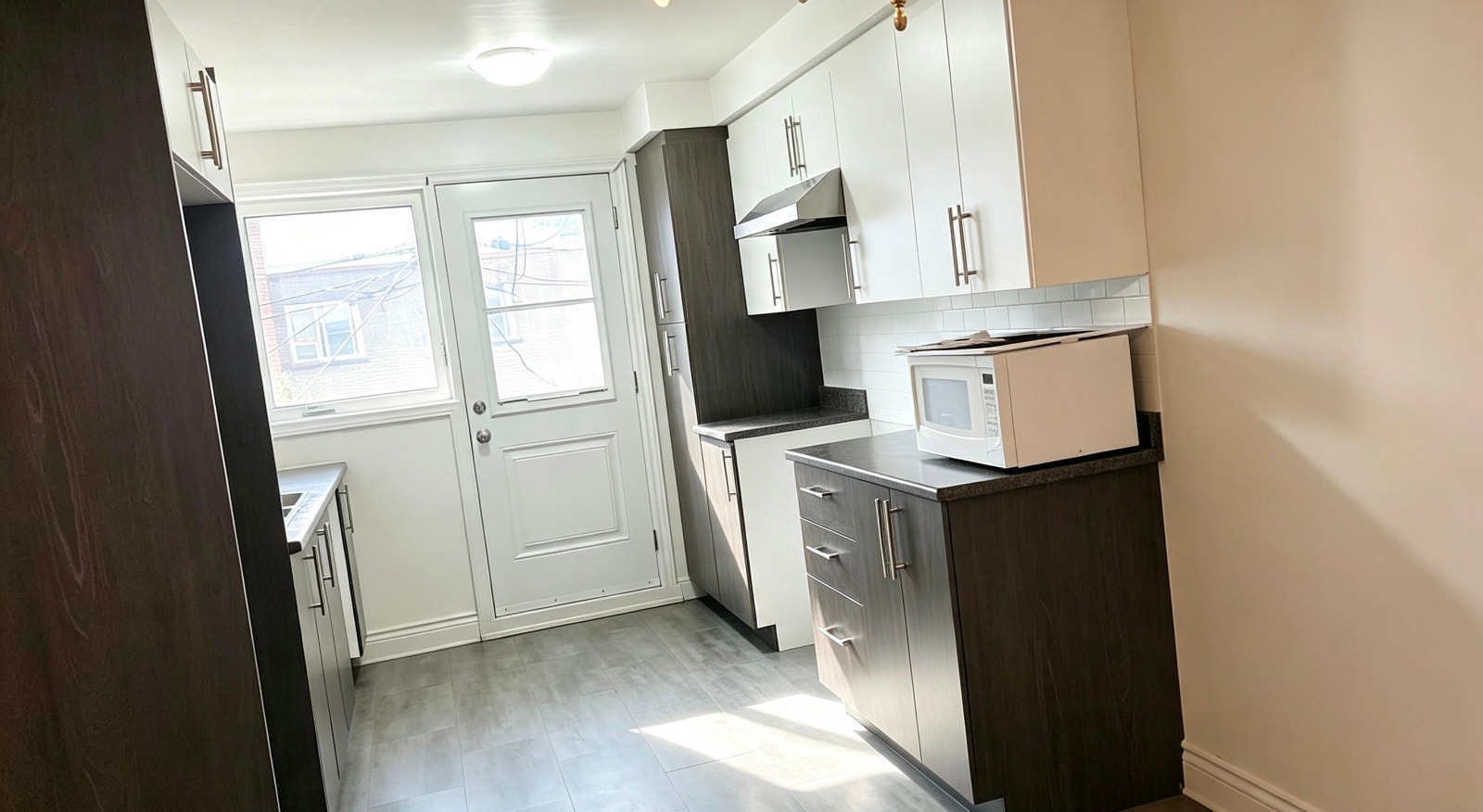 Spacious 5½ in LaSalle | $1700 Ready to move‑in — photo 1