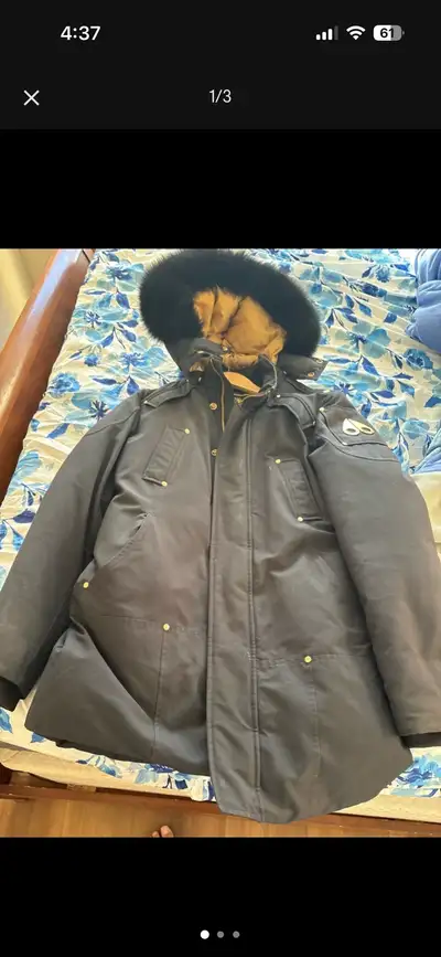 Moose Knuckles Parka M size, View more
