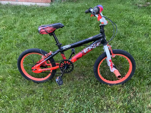 Advanced kids bike with full brakes in Kids in Windsor Region - Image 2