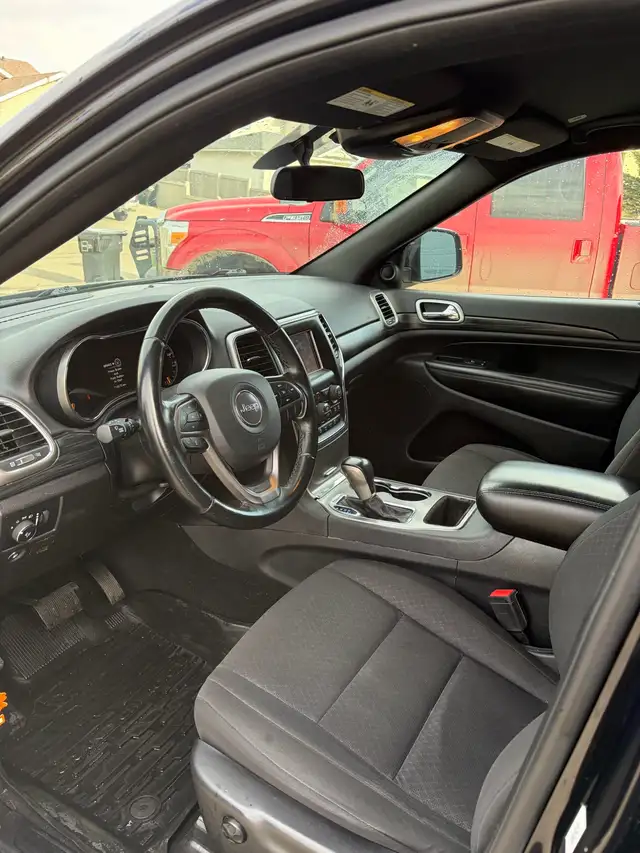2020 jeep grand Cherokee laredo  in Cars & Trucks in Edmonton - Image 6