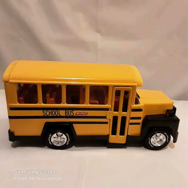 Large Scale Buddy L Imperial Toy 2005 Yellow School Bus in Toys & Games in Calgary - Image 2