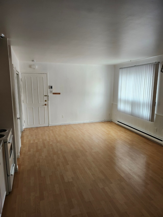 3 1/2 jonquiere semi meuble, chauffe eclaire — photo 3