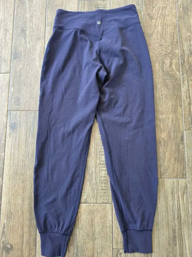 Reduced Lululemon Joggers Size 8 in Women's - Bottoms in Moncton - Image 3