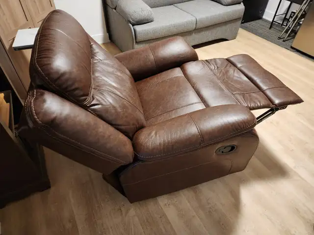 Brown recliner chair63006660889603121