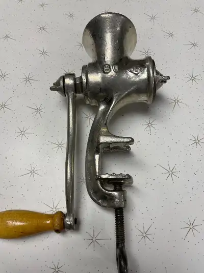 #80 SiF. Made in England. Grinder turns freely. Can bring to the city.