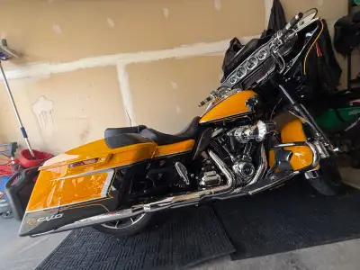 Putting a feeler out there. 2022 Street Glide CVO 30,000kms Battery and both tires just replaced. Re...
