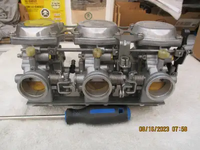 FITS ; 1977 - 1979 Yamaha xs750 1980 - 1981 Yamaha xs850 New floats ,gaskets , needle valves & O-rin...