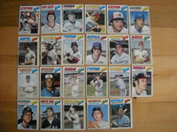 23 cartes de baseball de 1977