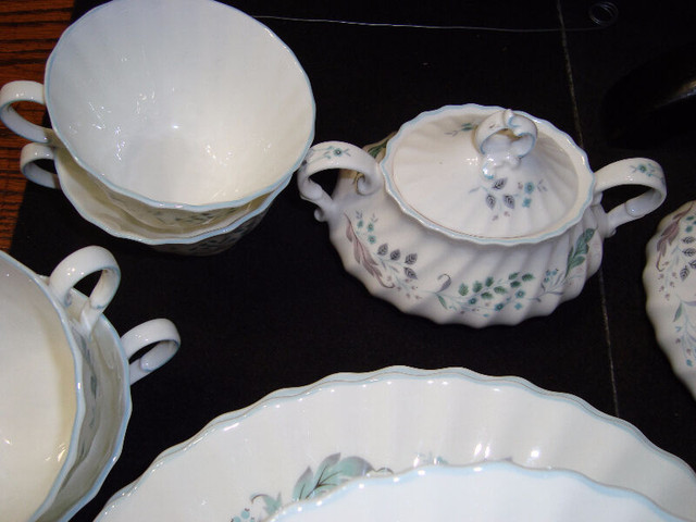VINTAGE CIRCA 1950 QUALITY ROYAL DOULTON CHINA SERVICE FOR 8 in Kitchen & Dining Wares in Norfolk County - Image 4