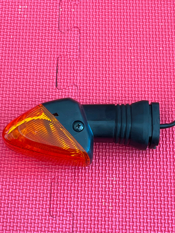 Kawasaki Ninja zx6r 600 Turn Signal Lamp assembly oem 23037-0058 in Other in Barrie - Image 4