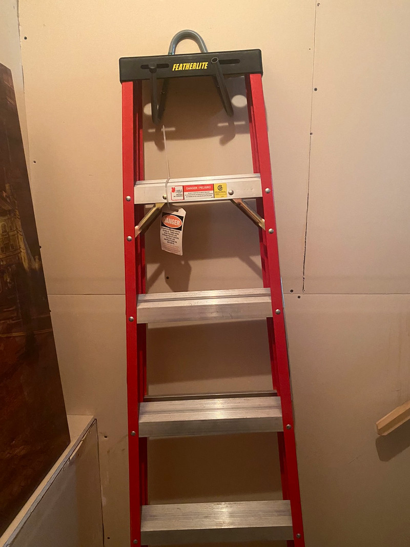 6ft Featherlight Fiber Glass Ladder Ladders & Scaffolding Calgary