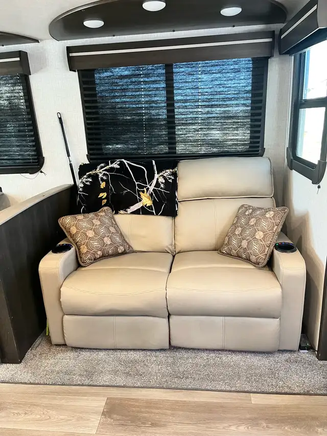 2021 32 ft Cruiser Fifth Wheel in RVs & Motorhomes in Regina - Image 7