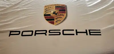 Keep your Porsche pristine with this genuine Porsche indoor car cover, designed to fit Cayman, Boxst...