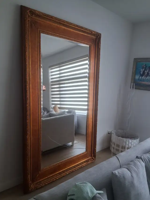Vintage Mirror in Arts & Collectibles in Calgary - Image 6