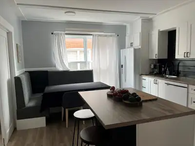 Bel appartement bien rénové 5 1/2 libre dès le 24 avril 2025 - 1 435$ / mois. - Rez-de-chaussée - 1...