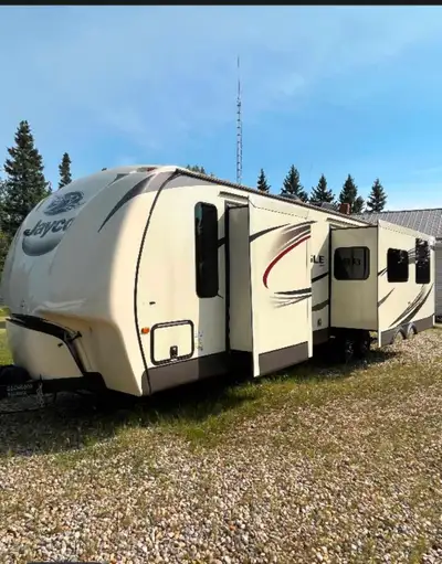 Spacious, Comfortable, Ready to Camp! Looking to upgrade your camping experience? This well-maintain...