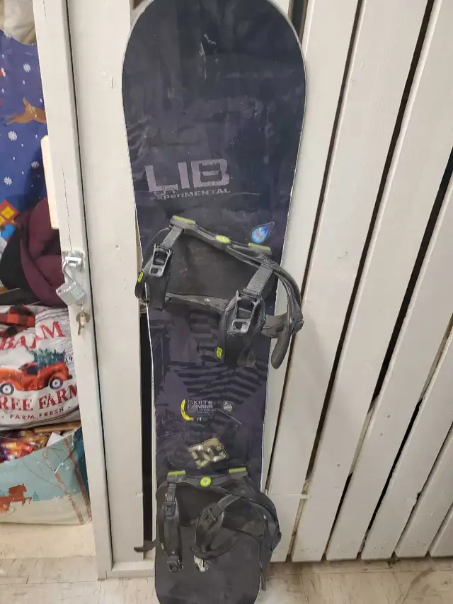snowboard and boots  in Snowboard in Kamloops - Image 2