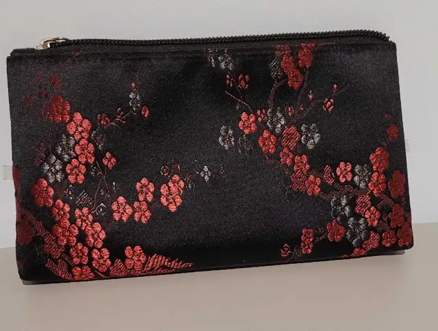 Cosmetic Bags/Makeup bags in Women's - Bags & Wallets in Barrie - Image 6