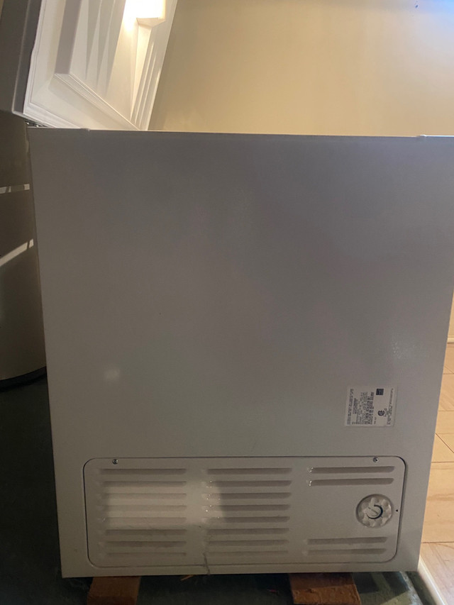[Delivery Included] Large Chest Freezer (Frigidaire brand) in Freezers in Ottawa - Image 4