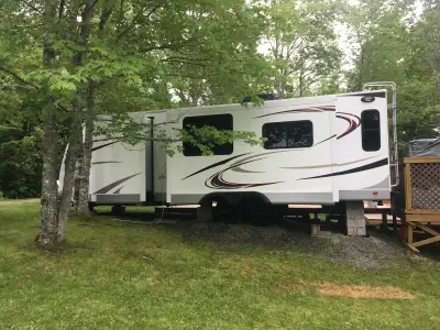 Extremely well maintained trailer. Opened each spring and closed each fall by very popular Trailer s...