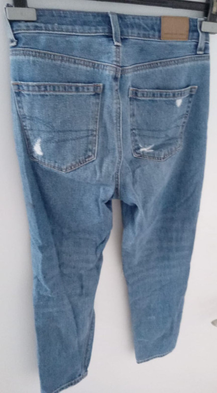 AMERICAN EAGLE MOM JEANS (size 00) in Women's - Bottoms in London - Image 2