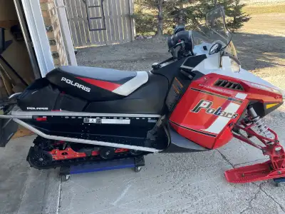 2015 Polaris 600 Snow Pro 600 Anniversary Special 7818 kms Machine only driven on trails Electric st...