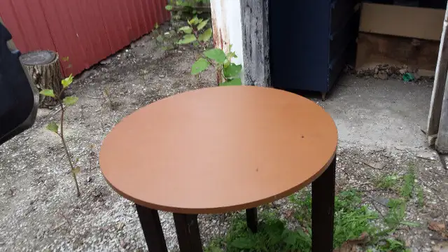 SMALL TABLE FOR TWO in Dining Tables & Sets in Sarnia - Image 3