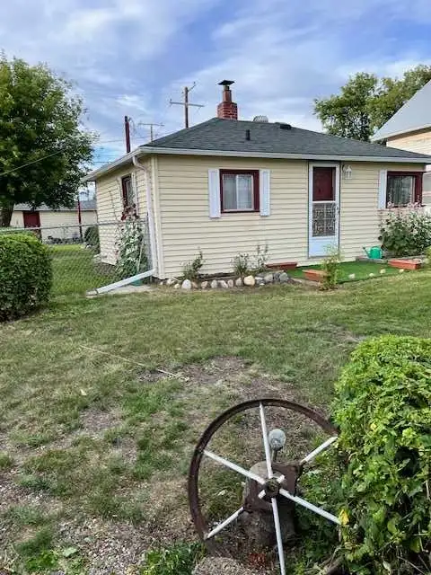 Single bedroom home in Houses for Sale in Saskatoon - Image 3