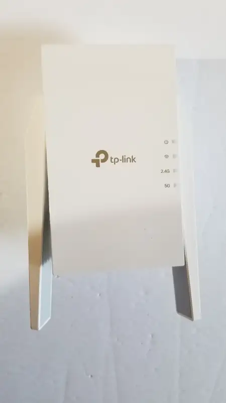 tp link ax1500 wifi-fi range extender in Networking in City of Toronto - Image 2