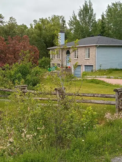 2 bedroom house share with one other person quiet country space 2 acres private bathroom across the...