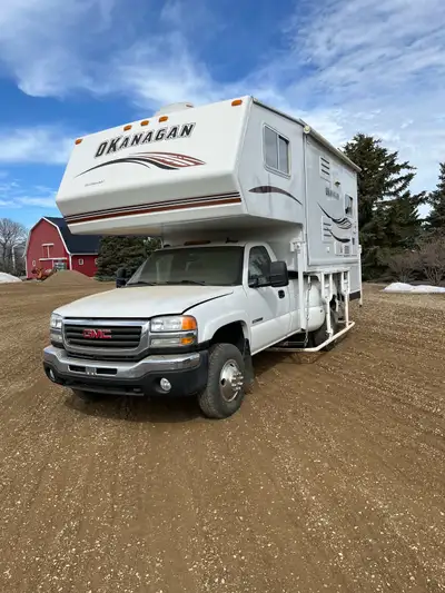OKANAGAN 2006 116ULT2 AIR 2 SLIDES FIRE PLACE LARGE BATHROOM SOLAR GENERATOR LOADED EXCELLENT SHAPE...